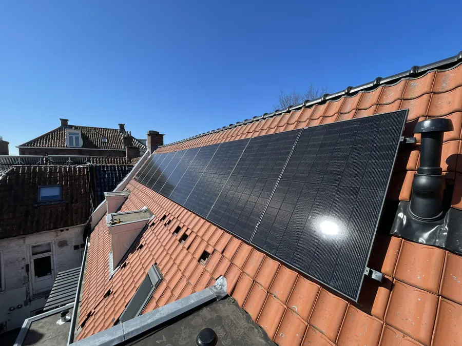 Installatie op rode pannen